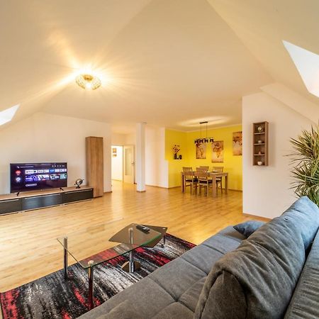 Moderne Dachgeschosswohnung - Parkplatz - Netflix Coburg Eksteriør billede