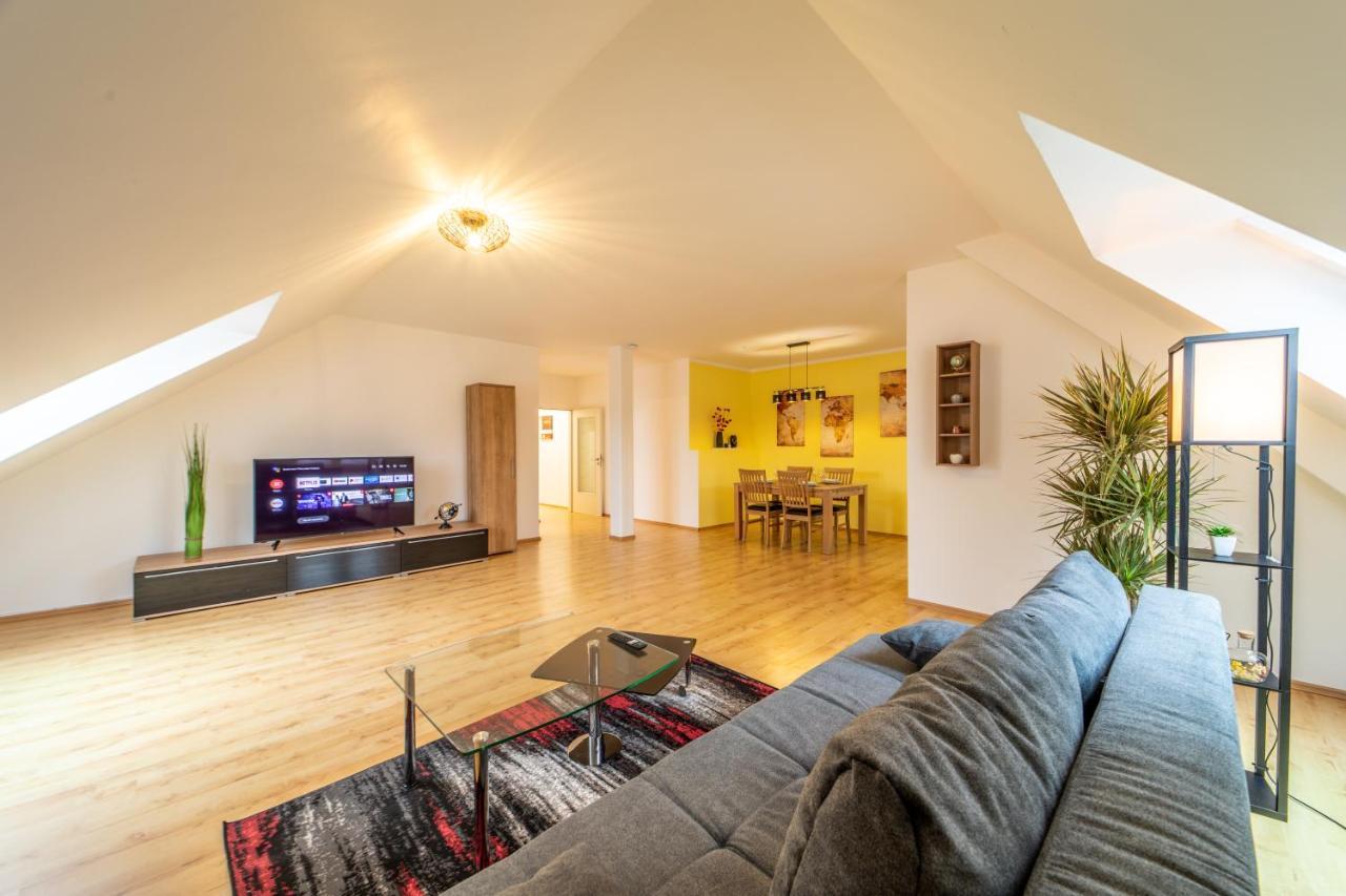 Moderne Dachgeschosswohnung - Parkplatz - Netflix Coburg Eksteriør billede