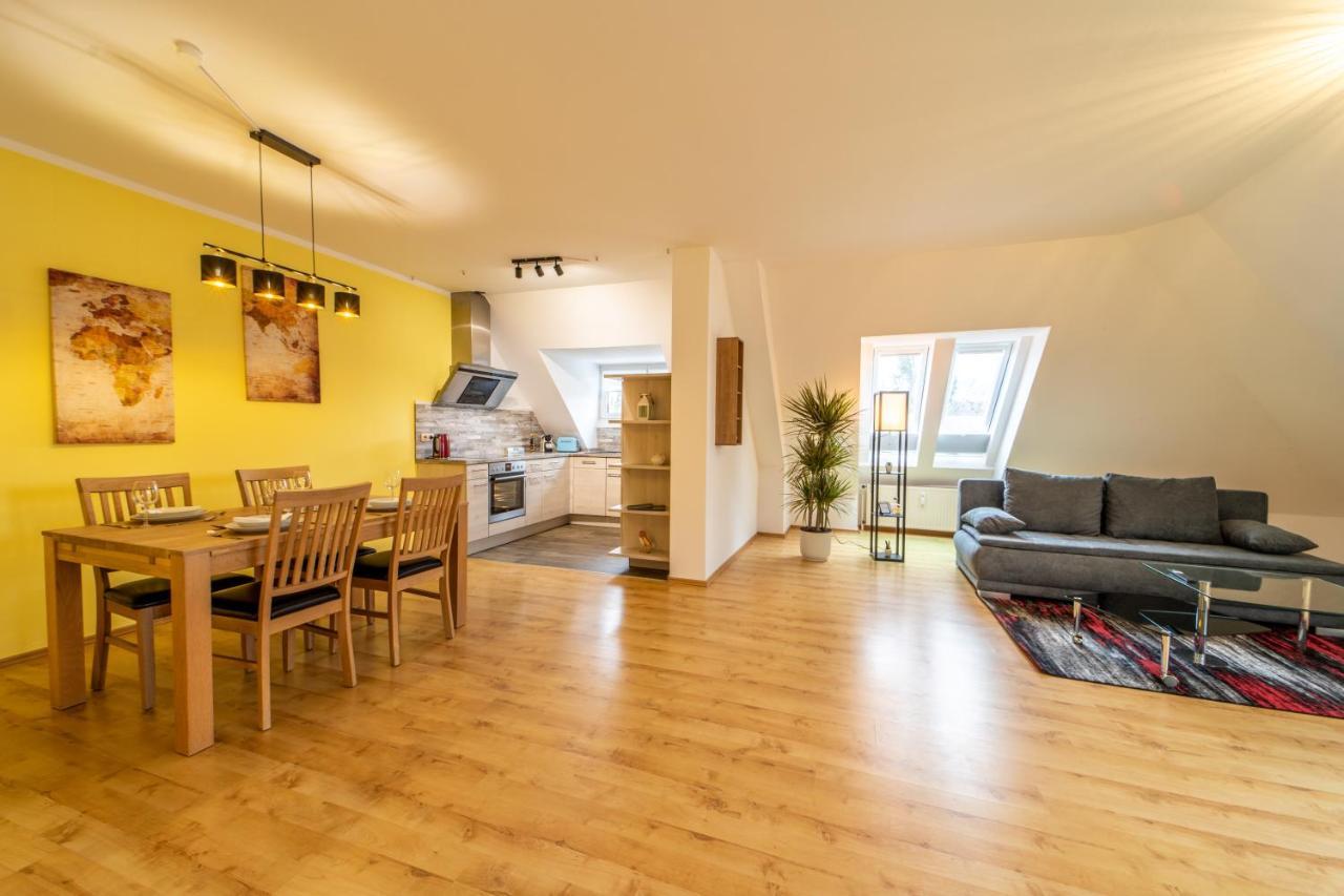 Moderne Dachgeschosswohnung - Parkplatz - Netflix Coburg Eksteriør billede